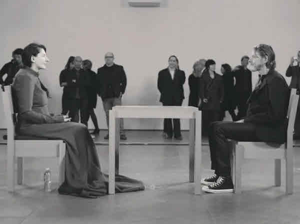 Марина Абрамович, «Художник присутствует» (2010)